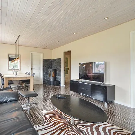 Vakantiehuis Four-bedroom Holiday In Romo *